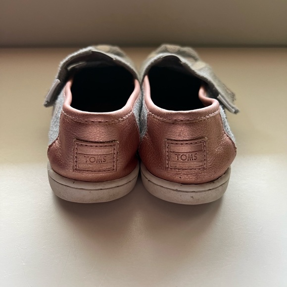 Girls TOMS shoes size 11 - Picture 3 of 6